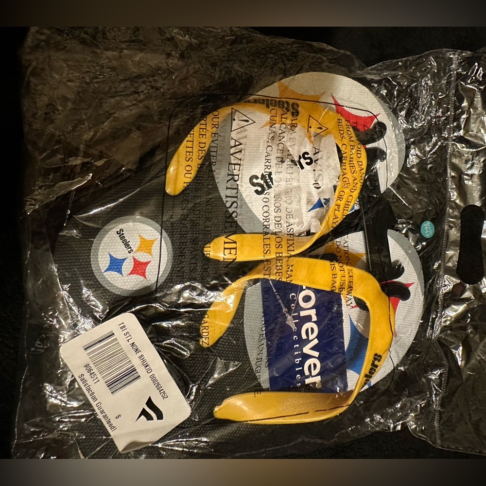 Steelers flip flops youth 11-12 FOCO